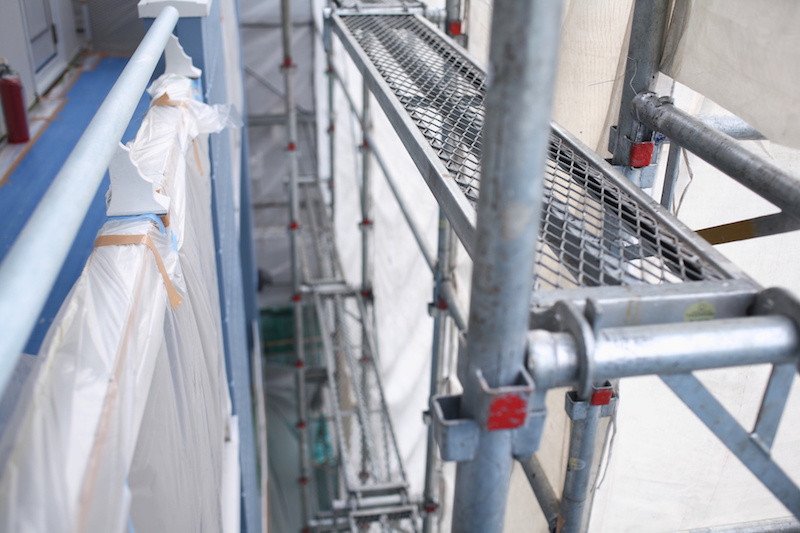 足場を内側から見た様子